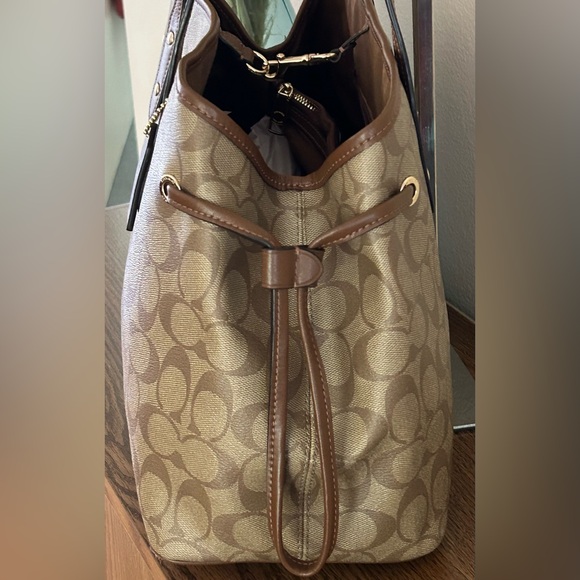 COACH Signature C Coated Canvas w/Leather Trim Side Cinch Carryall Tote - Picture 4 of 9